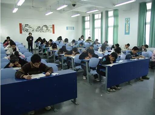 福建自考辦現場嚴格監考，安靜答題